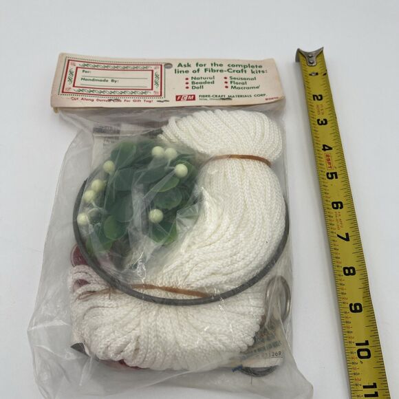 Vintage Fibre-Craft Macramé Mistletoe Bell Kit New in Package NOS - Picture 8 of 8